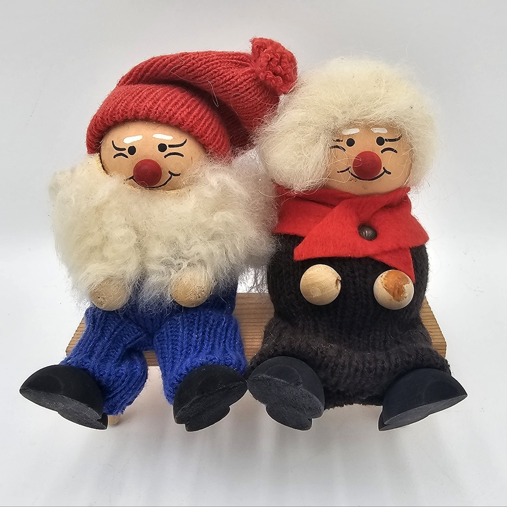 TOMTE Couple Winding Yarn SWEDEN 6" CHRISTMAS Wood Figure Swedish Folk Art